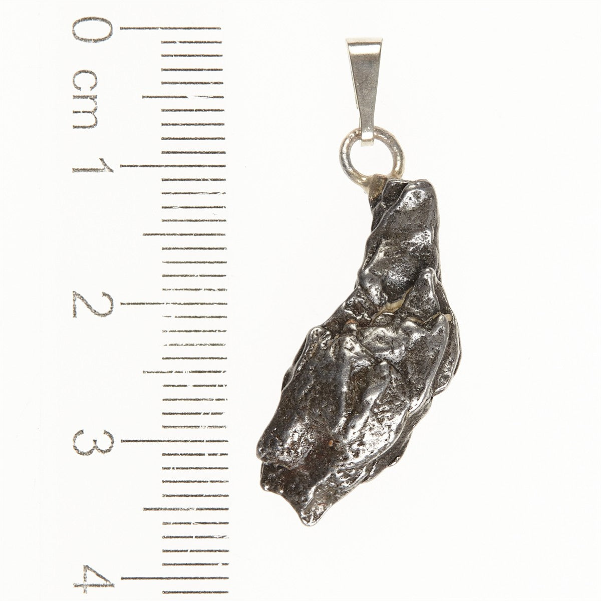 Pendant with meteorite 046