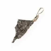 Pendant with meteorite 051