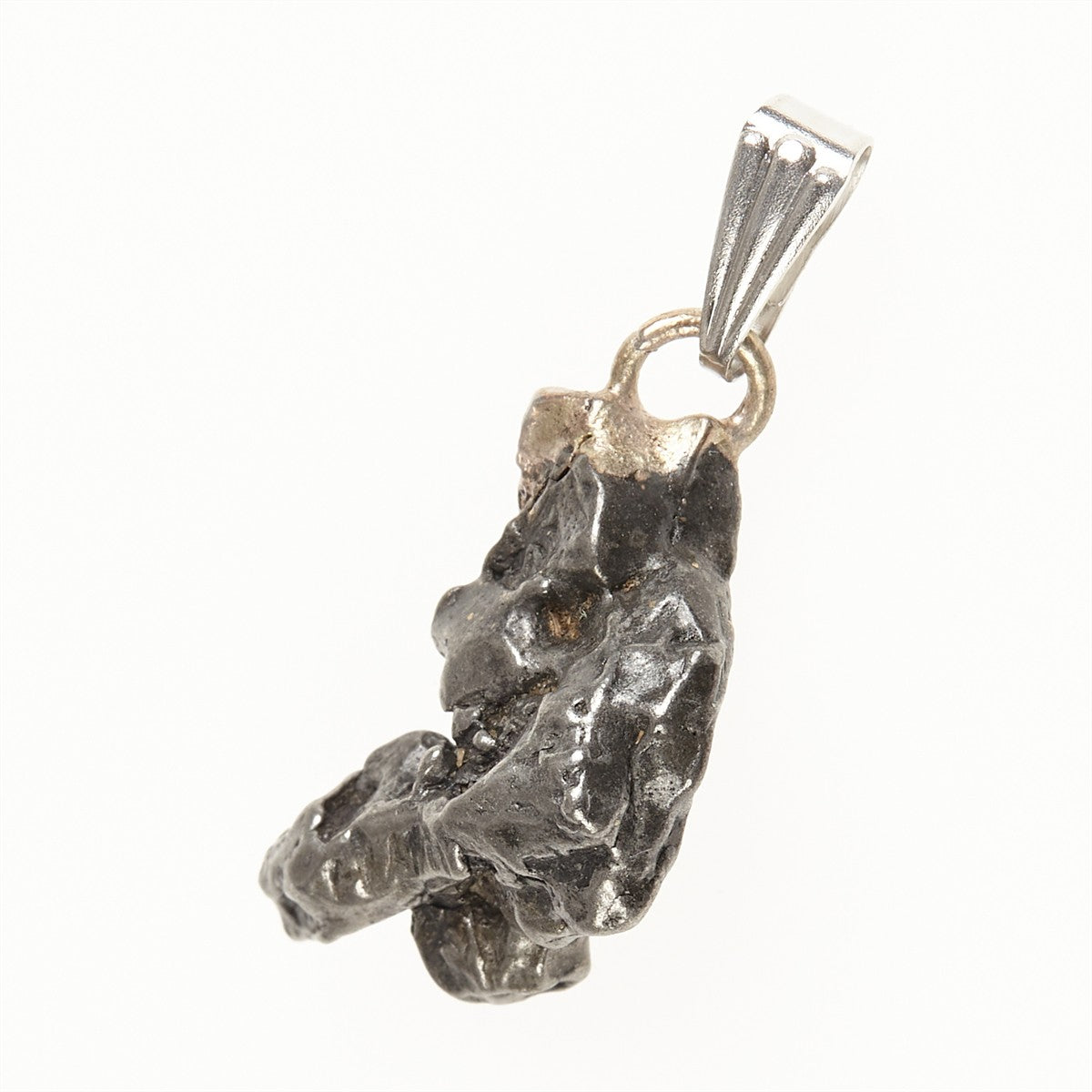 Pendant with meteorite 052