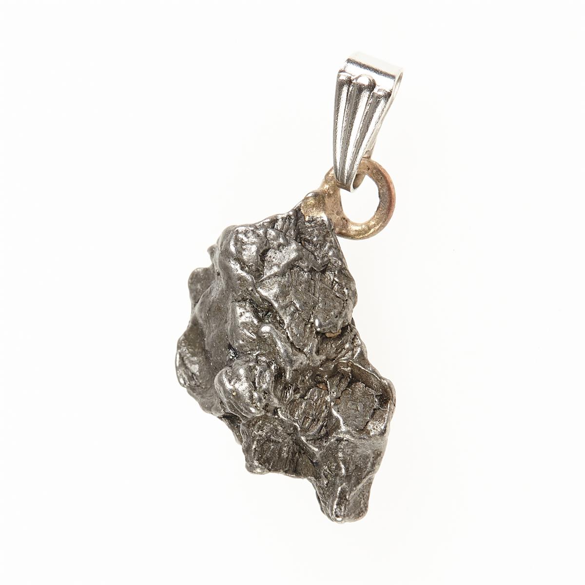 Pendant with meteorite 056