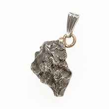 Ciondolo con meteorite 056