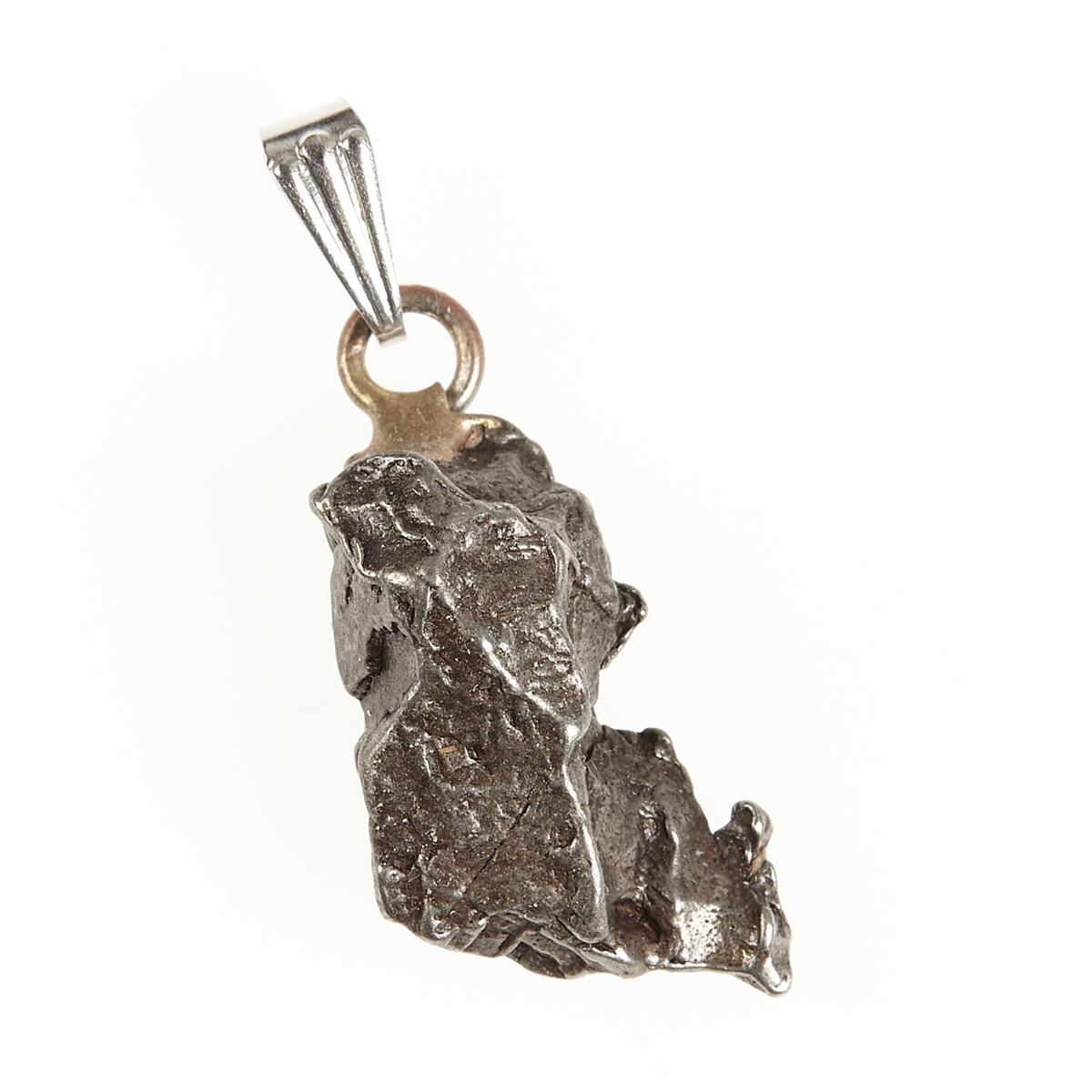 Pendant with meteorite 058