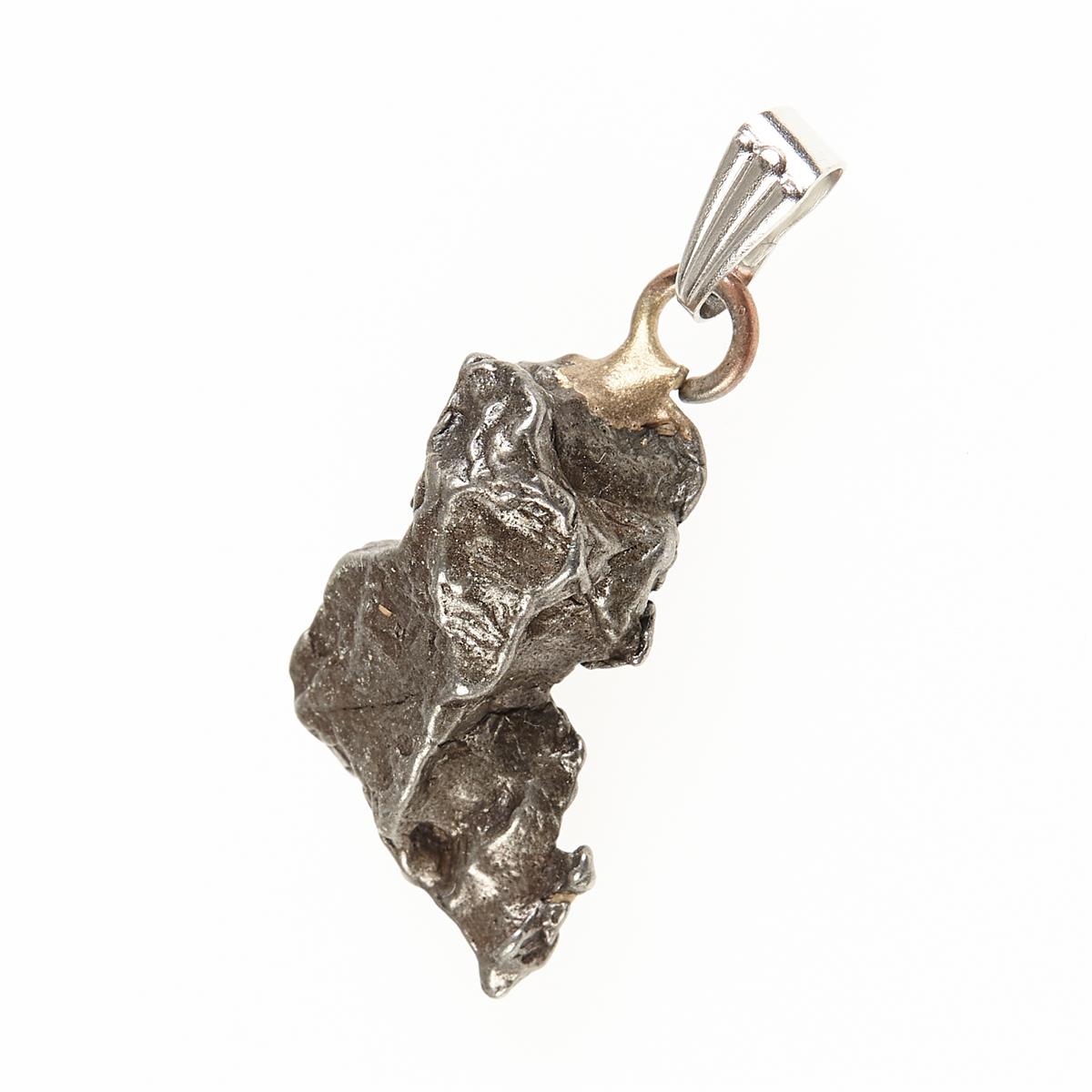 Pendant with meteorite 058