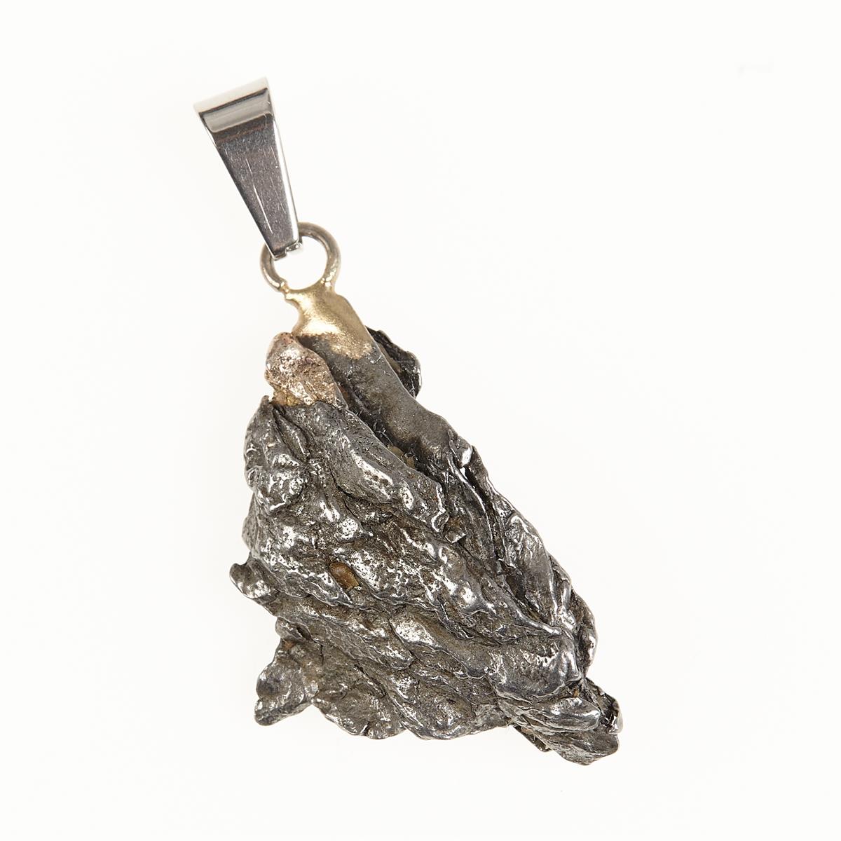 Pendant with meteorite 064