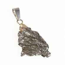 Pendant with meteorite 064