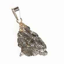 Pendant with meteorite 064