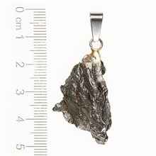 Pendant with meteorite 064