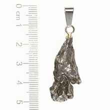 Ciondolo con meteorite 066