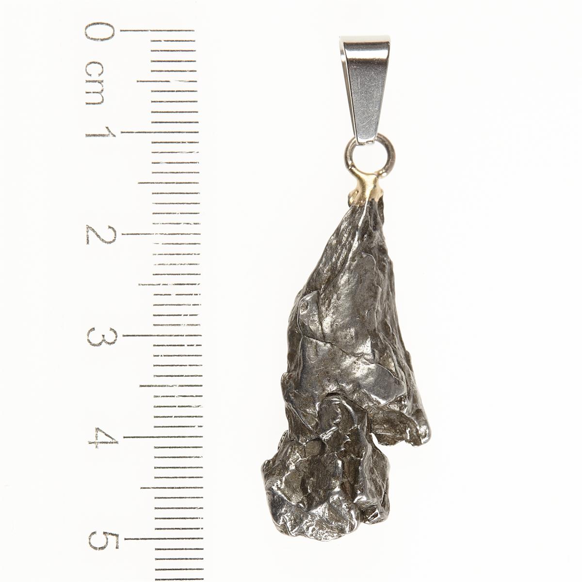 Pendant with meteorite 066