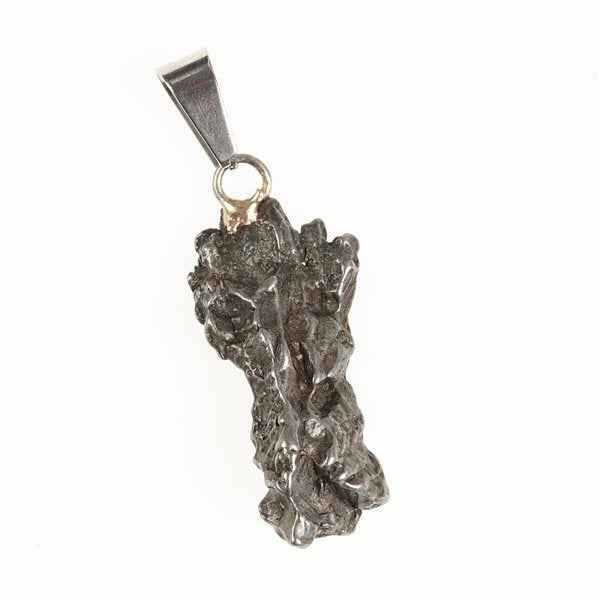 Pendant with meteorite 067
