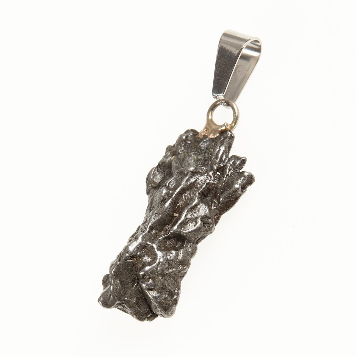 Pendant with meteorite 067