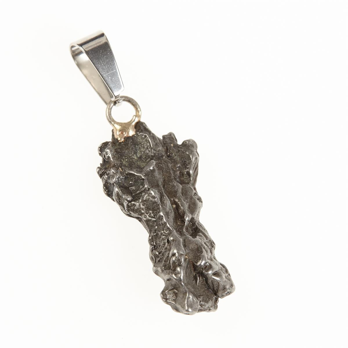 Pendant with meteorite 067