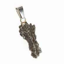 Pendant with meteorite 067