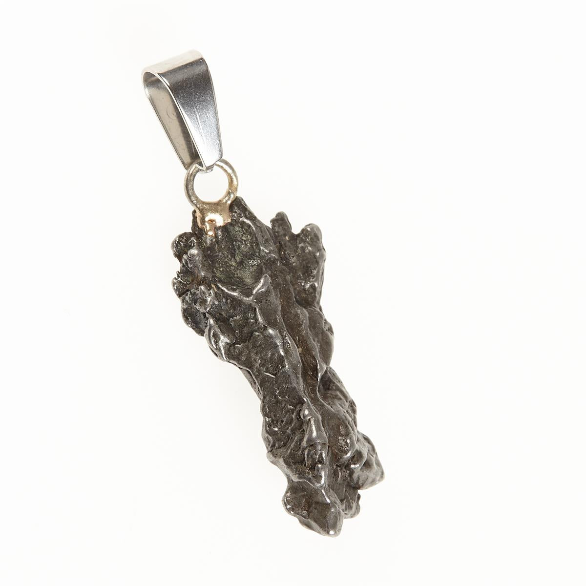 Pendant with meteorite 067