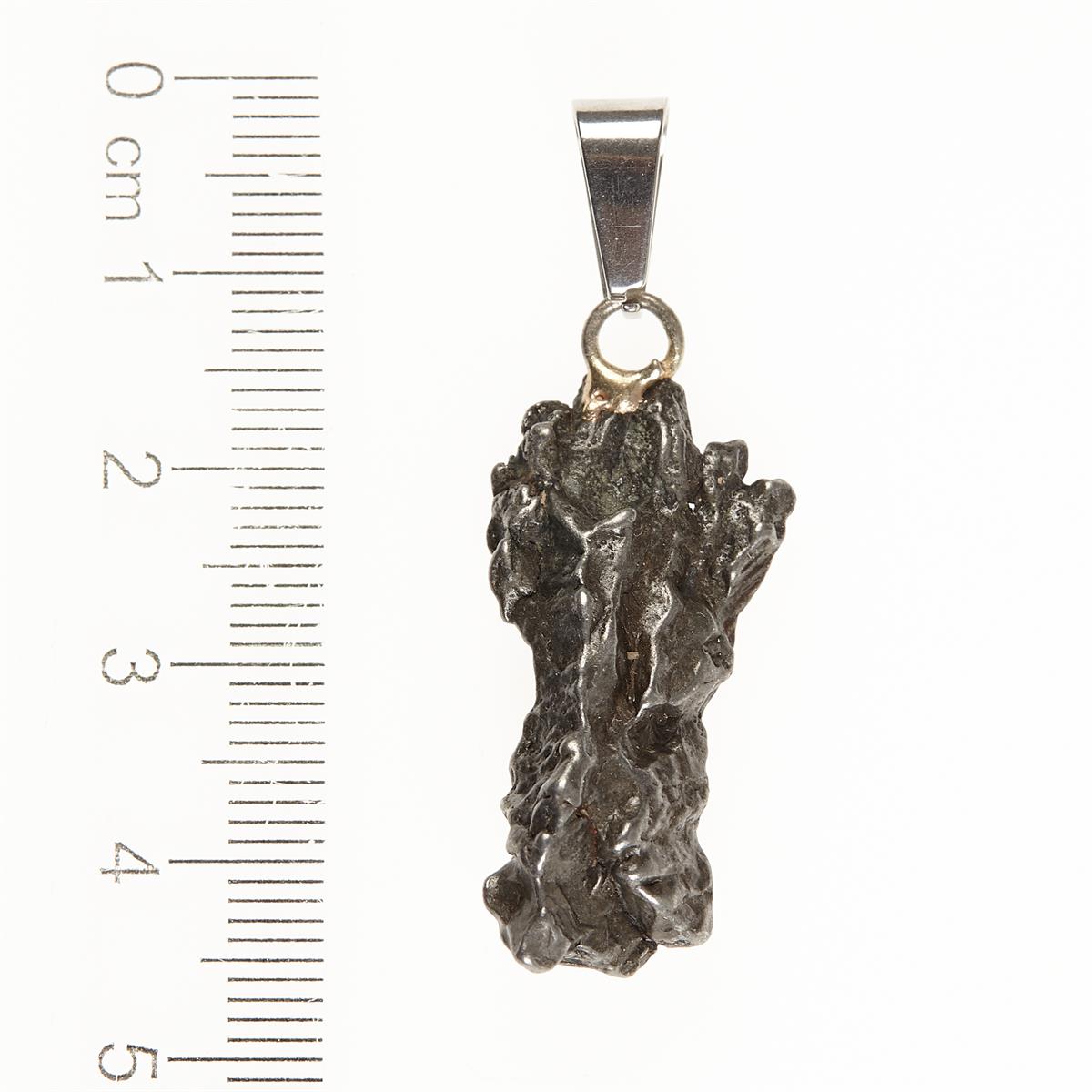 Pendant with meteorite 067