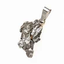 Pendant with meteorite 069