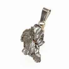 Pendant with meteorite 069