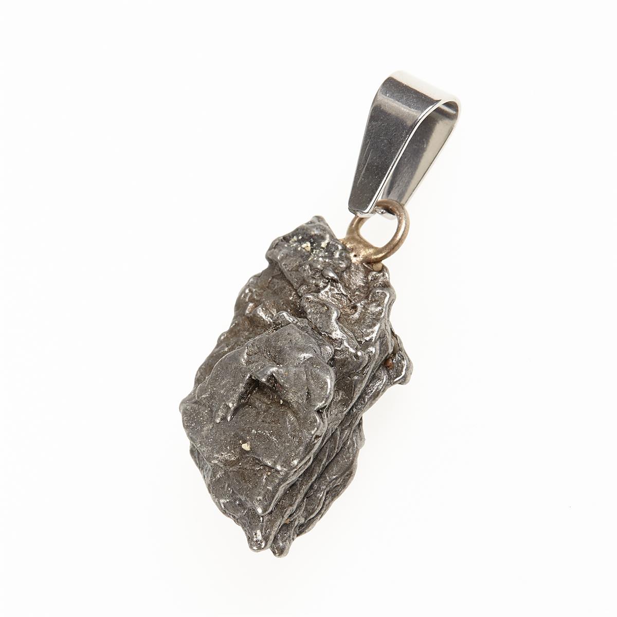 Pendant with meteorite 074
