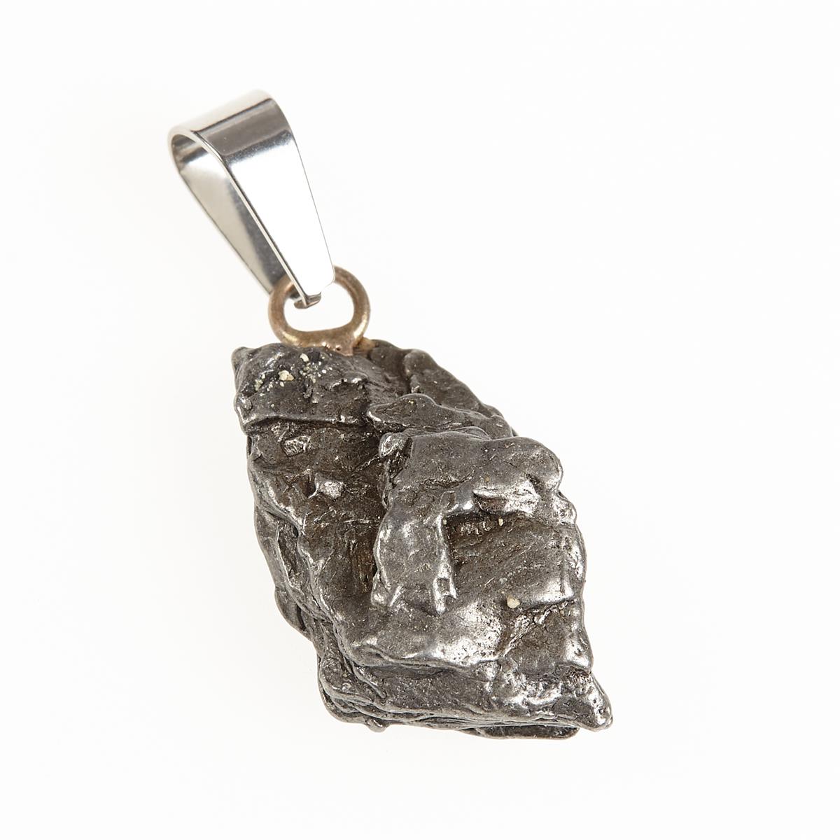 Pendant with meteorite 074