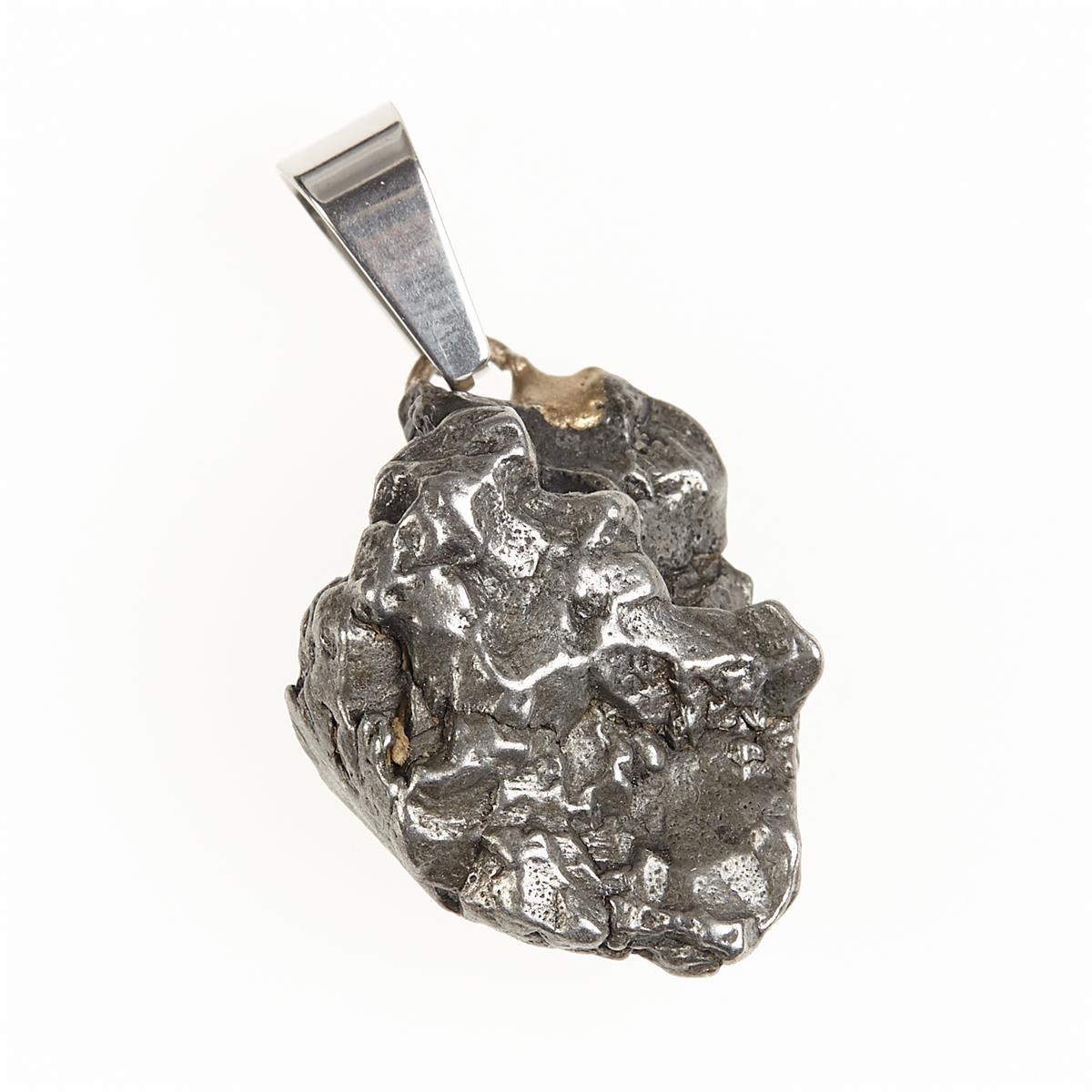 Pendant with meteorite 076