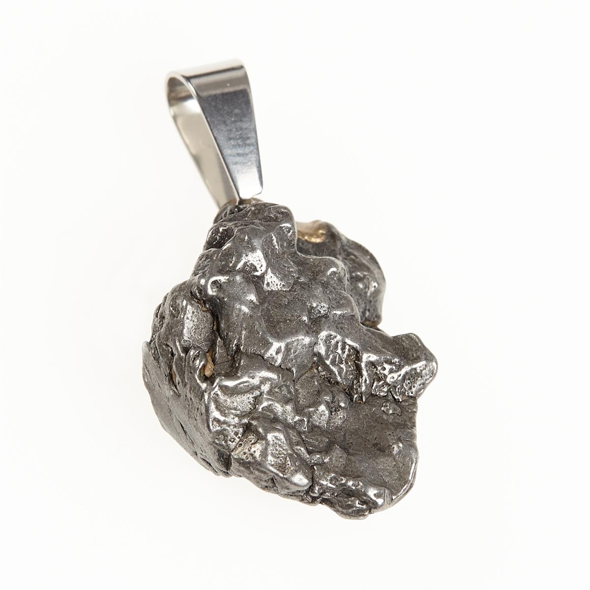 Pendant with meteorite 076