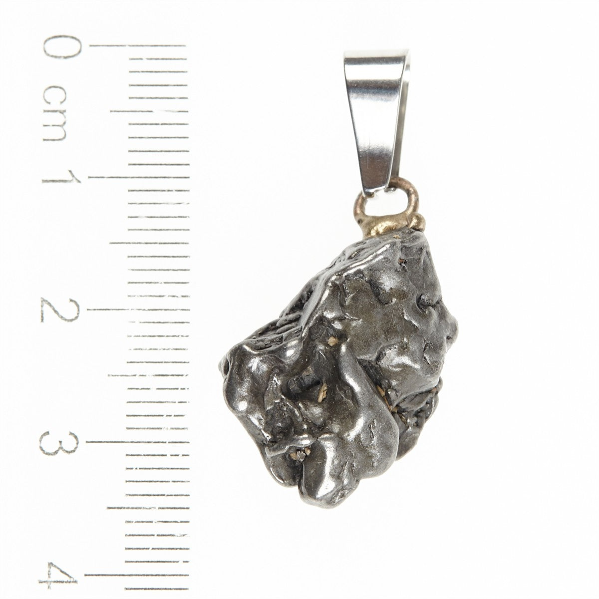 Pendant with meteorite 079