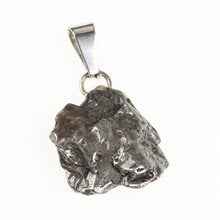 Pendant with meteorite 082