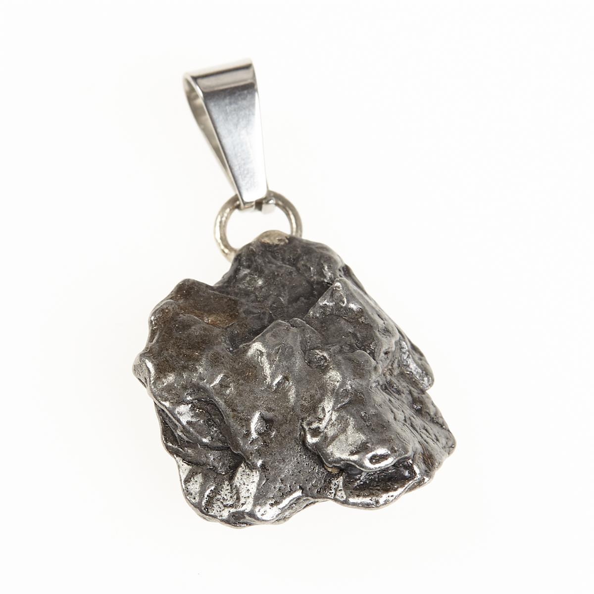 Pendant with meteorite 082