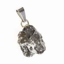 Pendant with meteorite 082