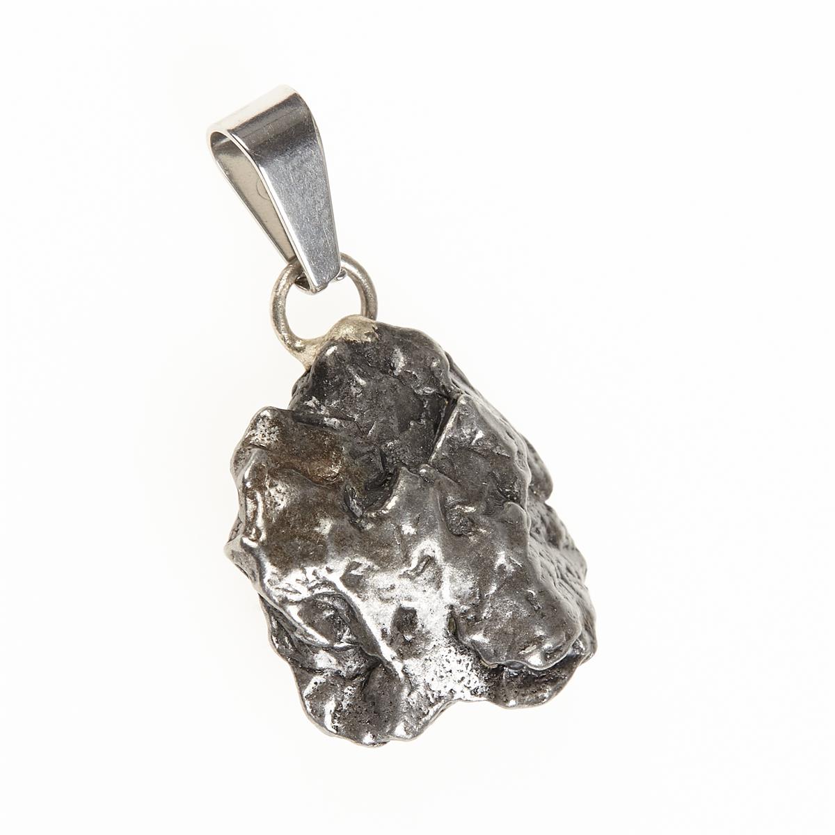 Pendant with meteorite 082