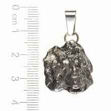 Pendant with meteorite 082