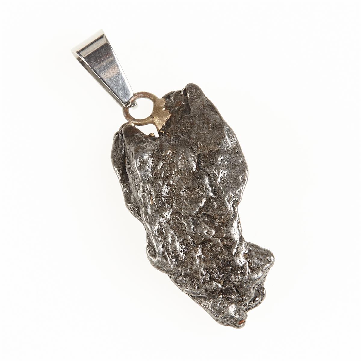 Pendant with meteorite 083