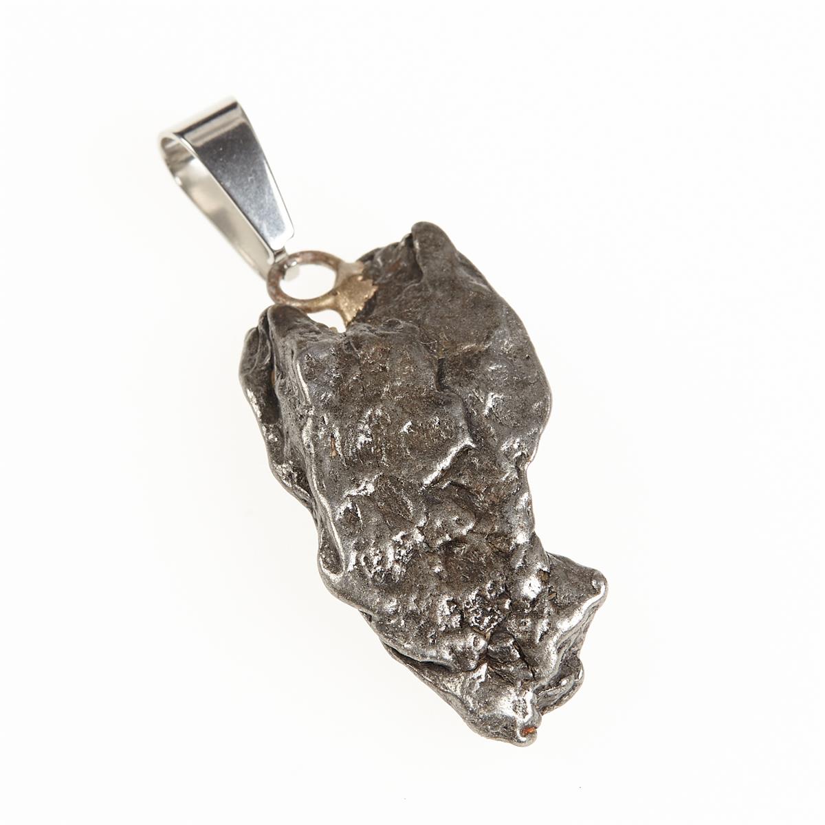 Pendant with meteorite 083