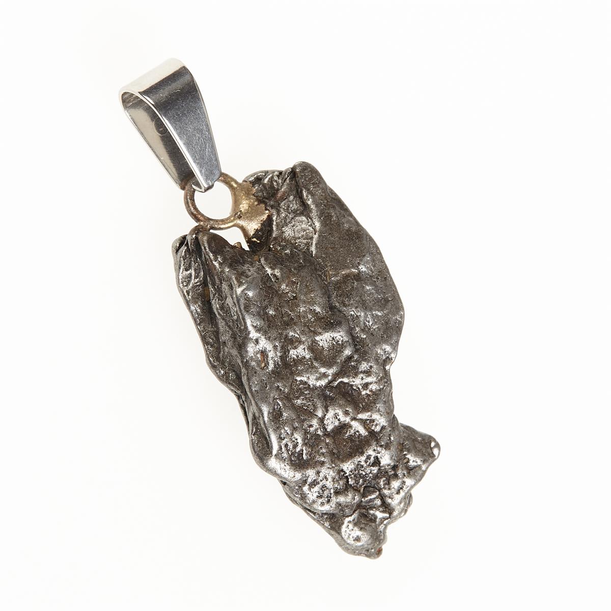 Pendant with meteorite 083