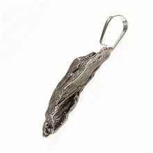 Pendant with meteorite 083