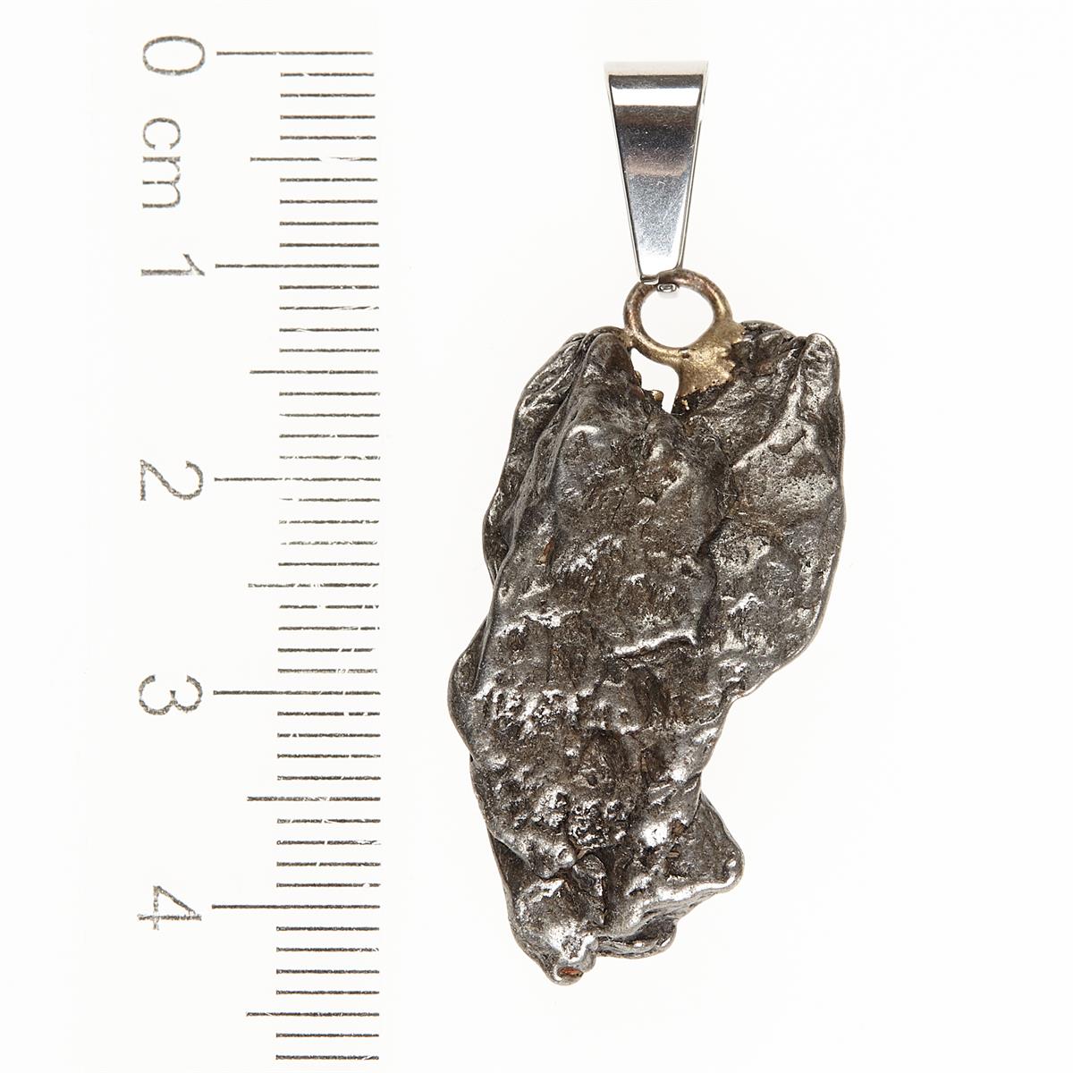 Pendant with meteorite 083