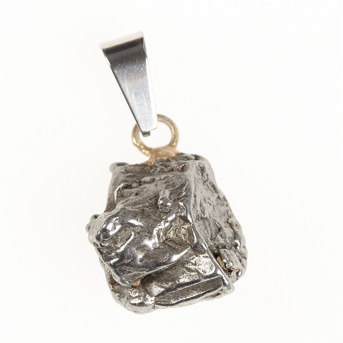 Pendant with meteorite 086
