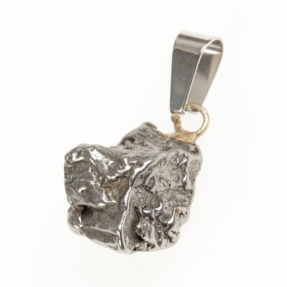 Pendant with meteorite 086