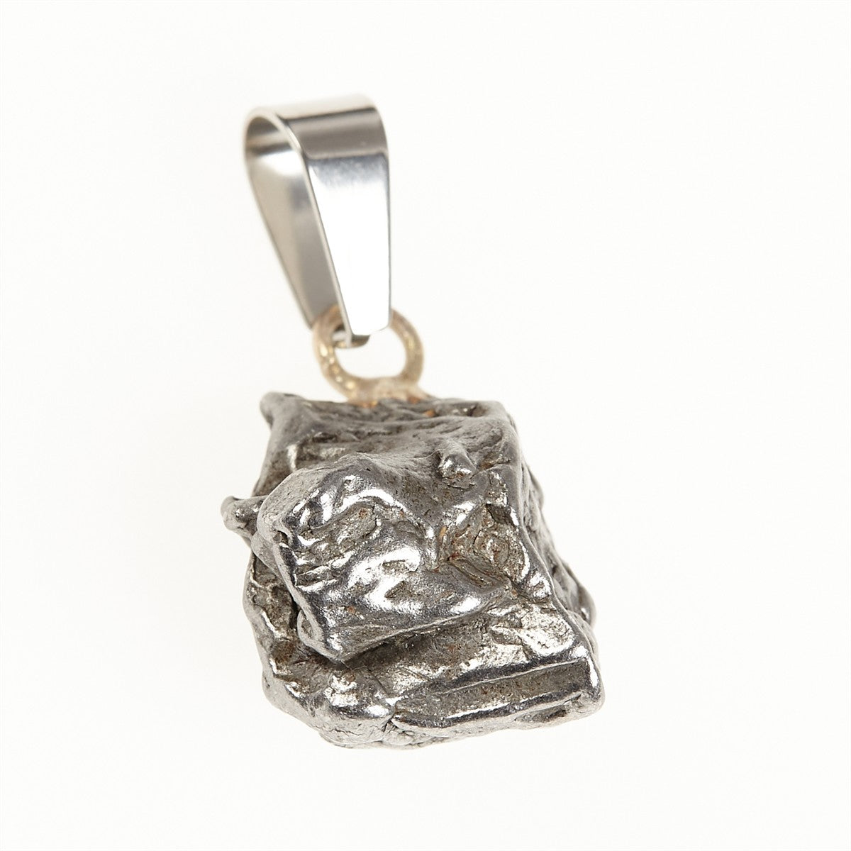 Pendant with meteorite 086