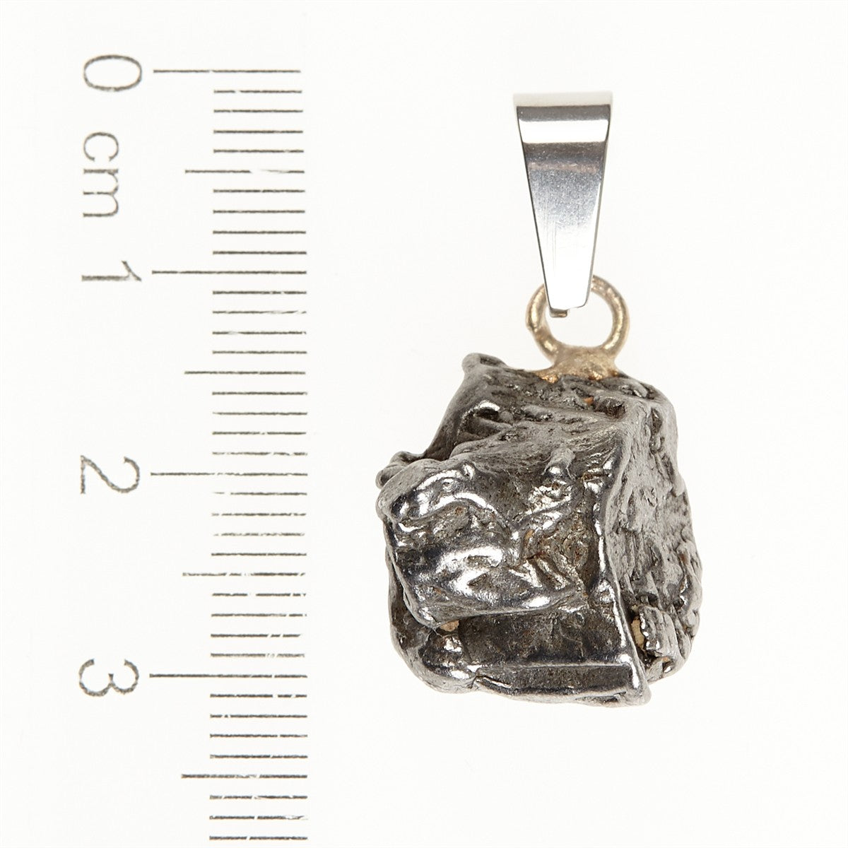 Pendant with meteorite 086