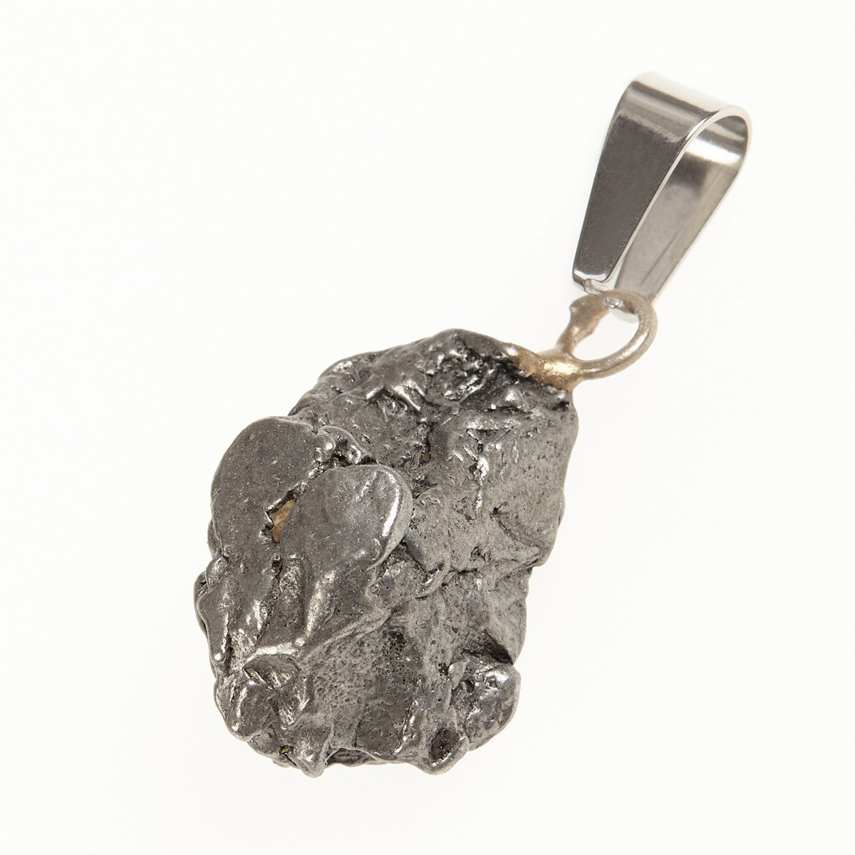 Pendant with meteorite 087