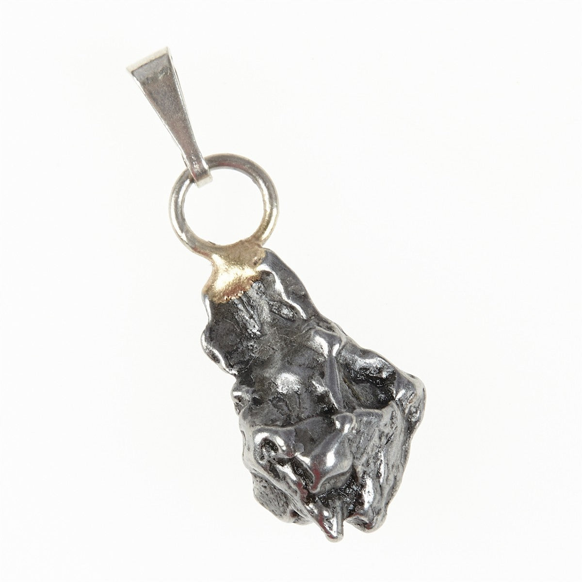 Pendant with meteorite 095