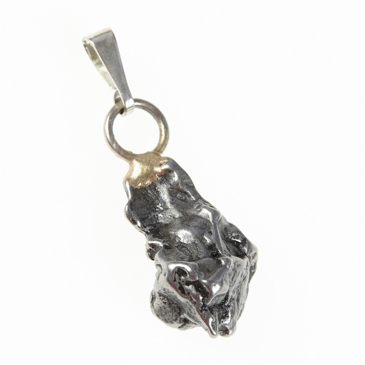 Pendant with meteorite 095