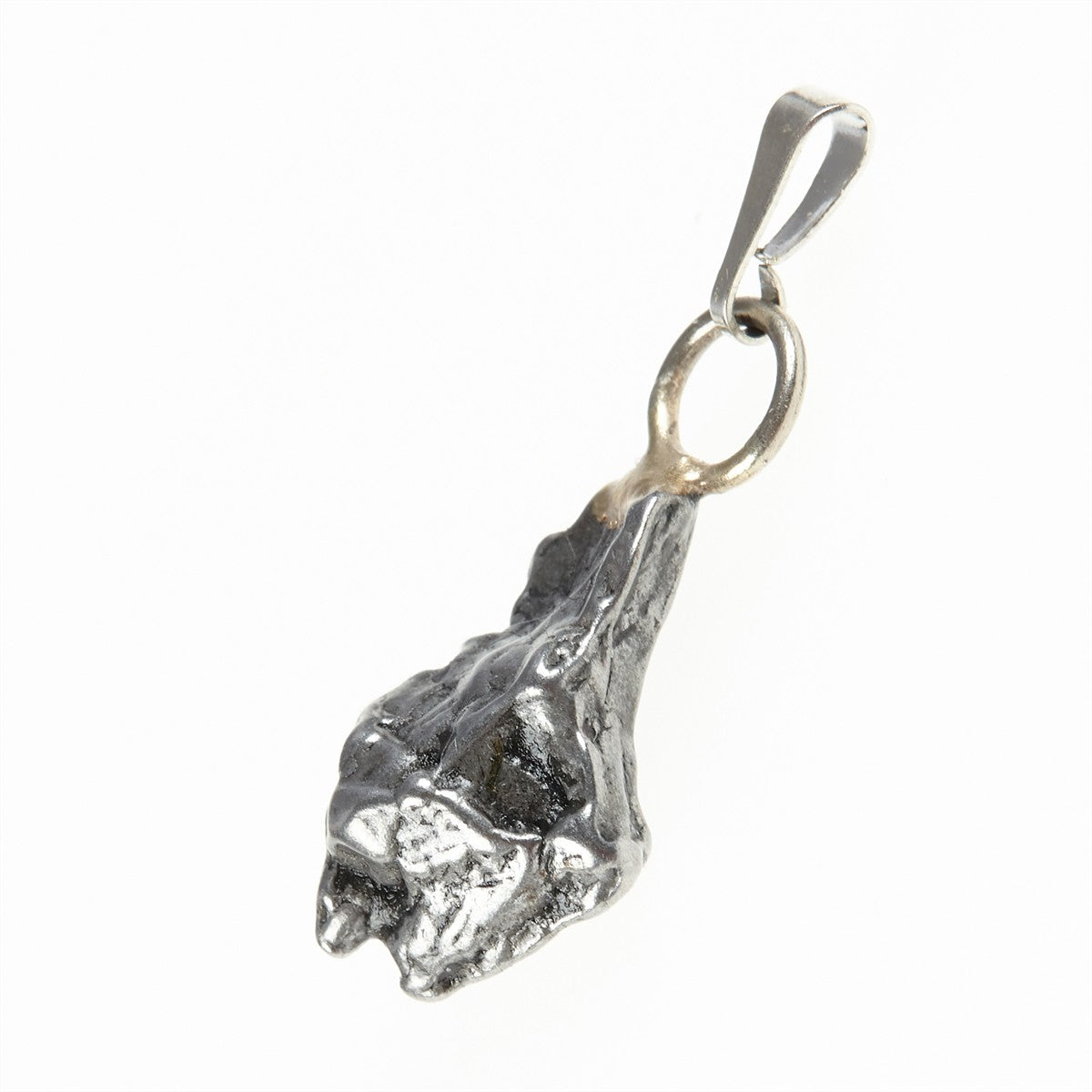 Pendant with meteorite 095