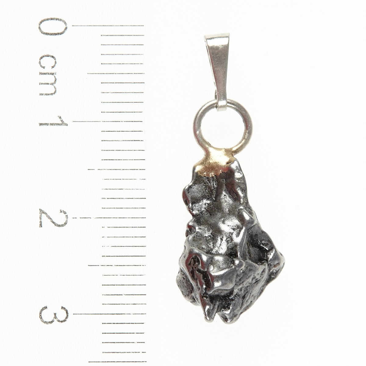 Pendant with meteorite 095