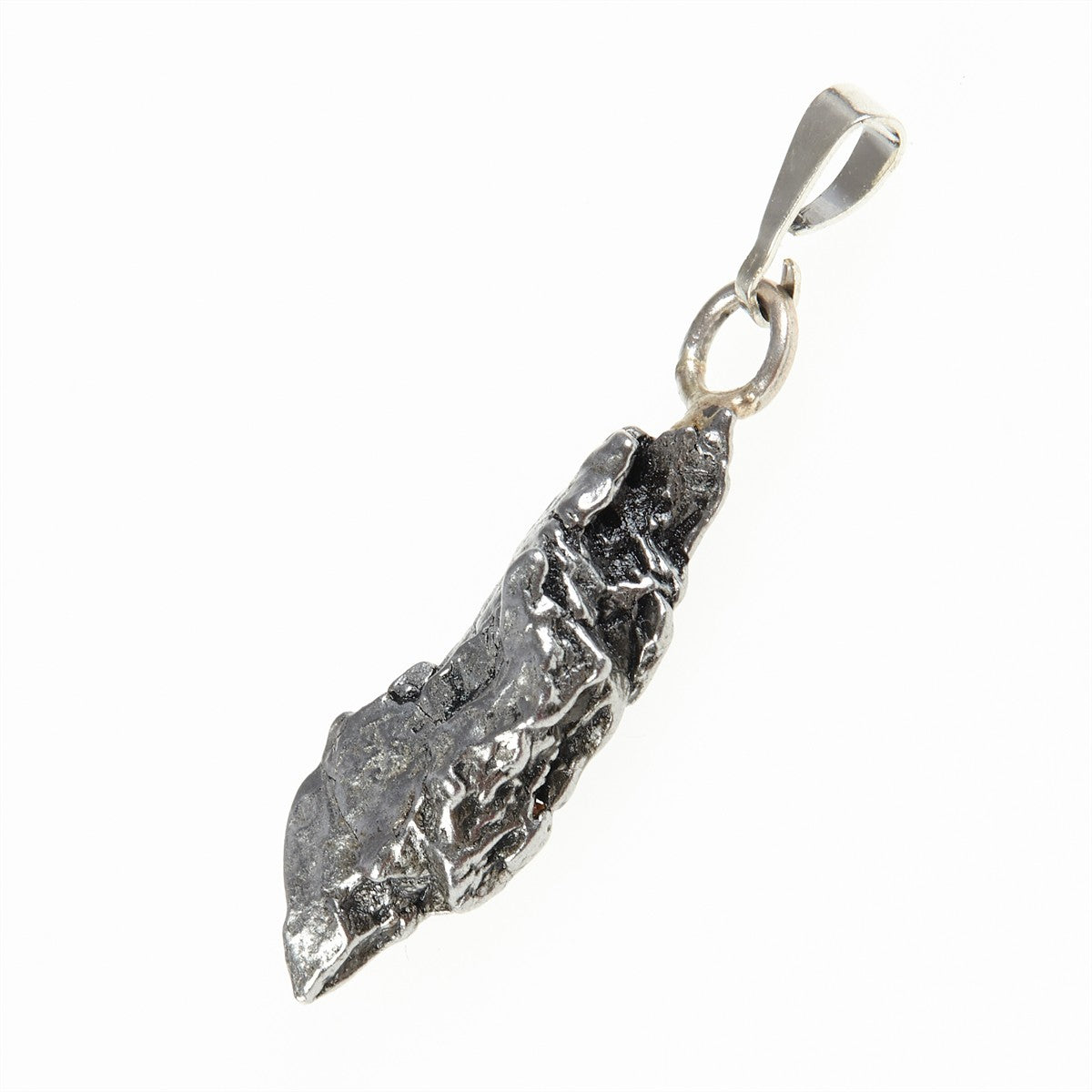 Pendant with meteorite 098