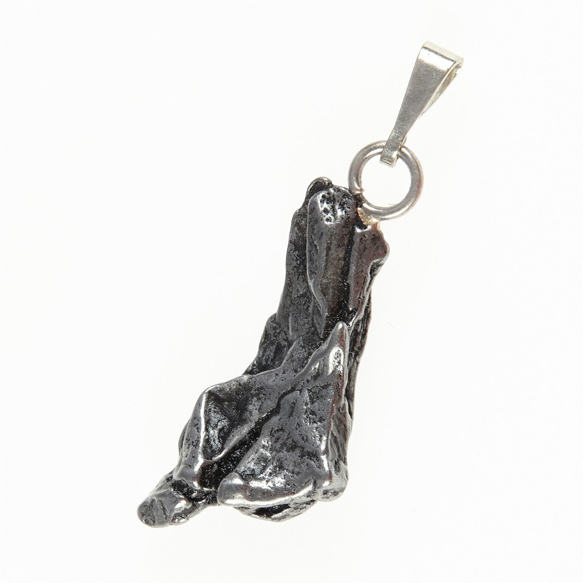 Pendant with meteorite 099