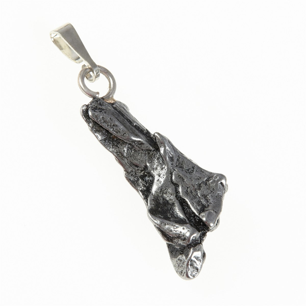 Pendant with meteorite 099