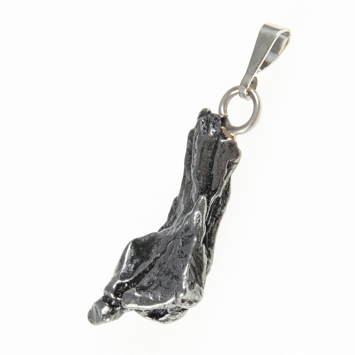 Pendant with meteorite 099