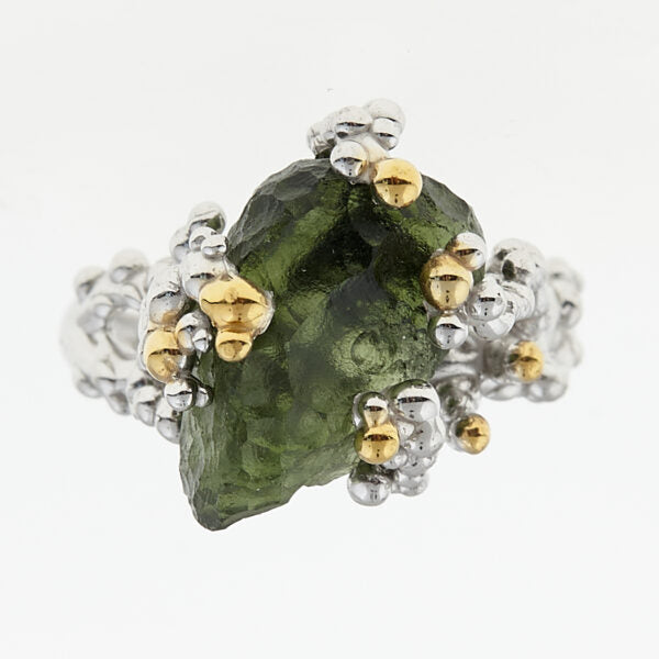 Anello in argento con natural moldavite 9726